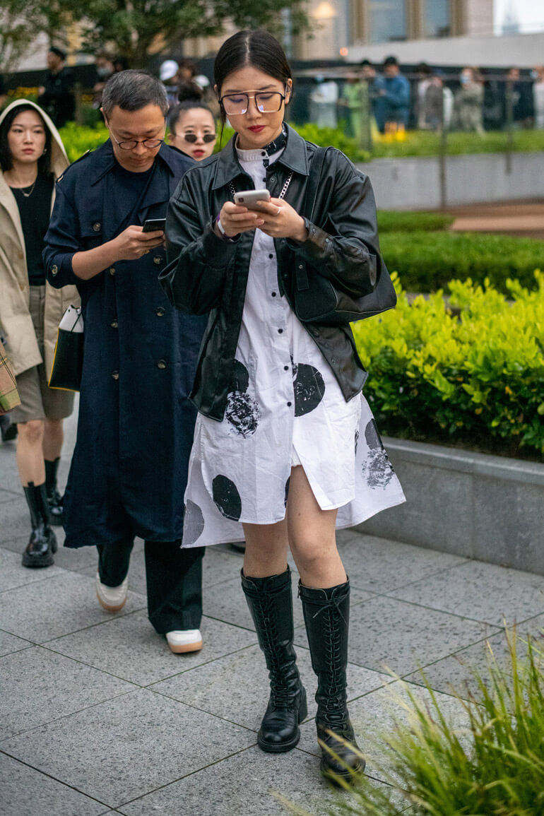 Top 15 Street Style Outfits From Shanghai Fashion Week Spring 2021