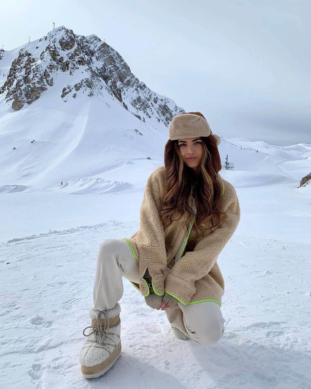 10 Snow Boot Outfits That Are Actually Chic