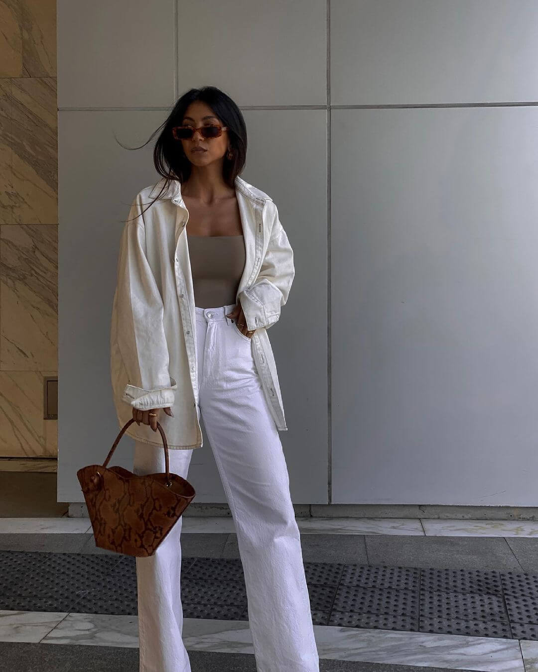 This Relaxed Outfit Is The Epitome Of Casual Chic