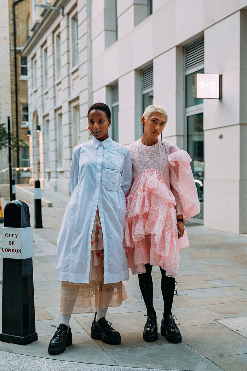 Top 25 Street Style Outfits From London Fashion Week Spring 2022