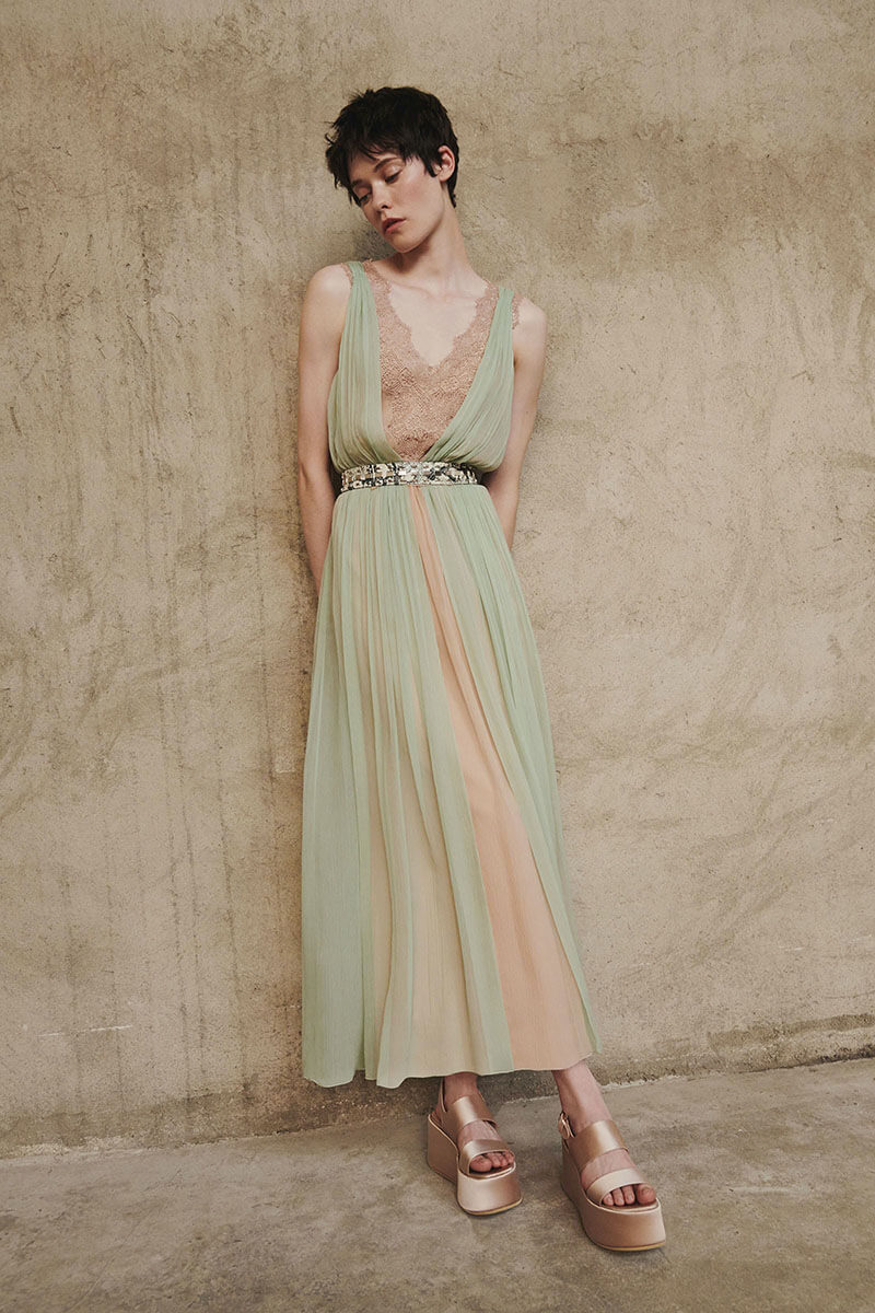 Alberta Ferretti Keeps You Guessing With This Invigorating Resort 22 ...