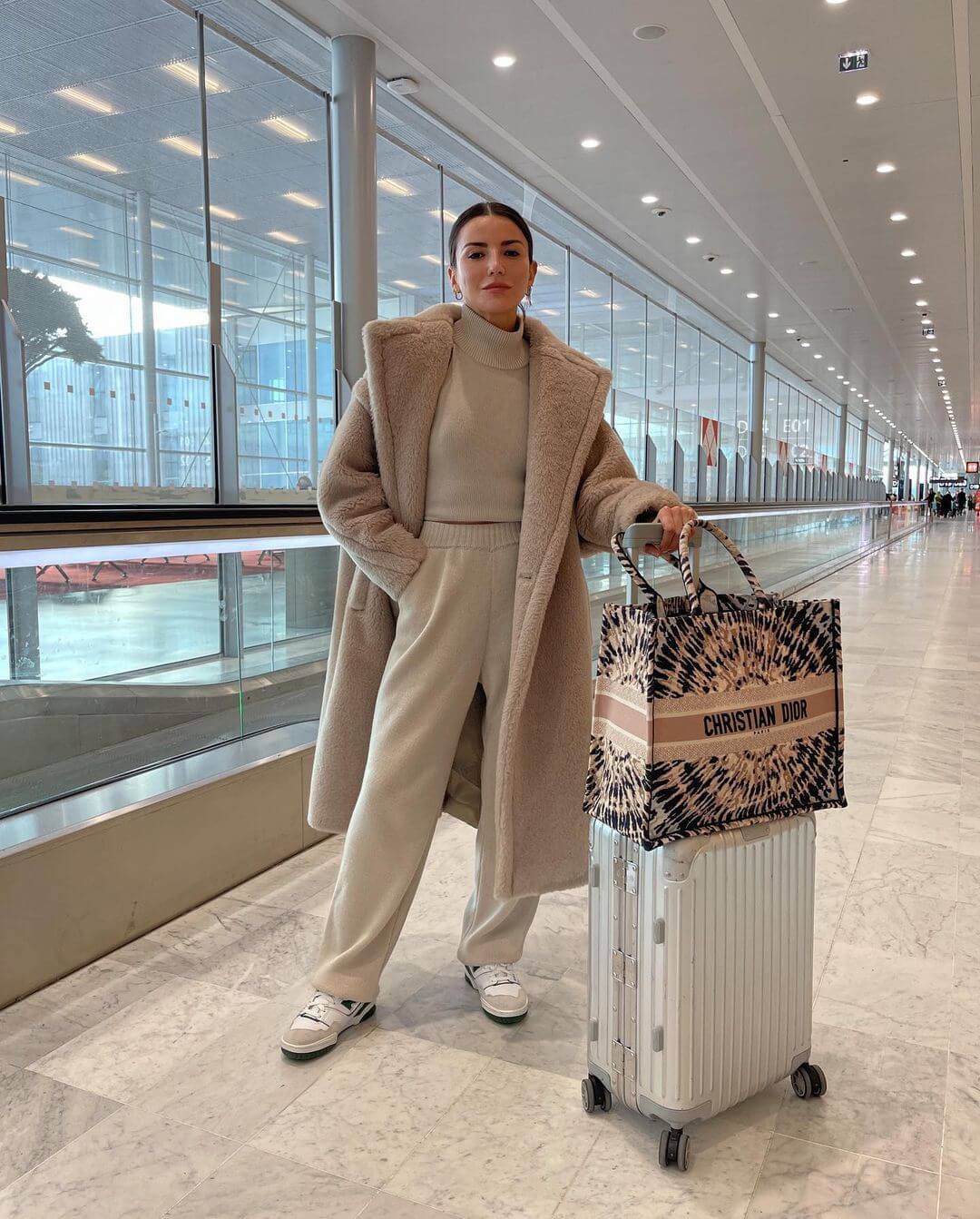 10 Winter Travel Outfits To Keep You Cozy And Chic