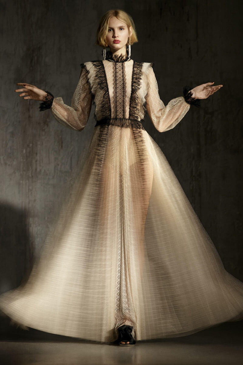 The Perfect Contrast Between Dramatic and Sophisticated Shines Bright In This Collection From Alberta Ferretti