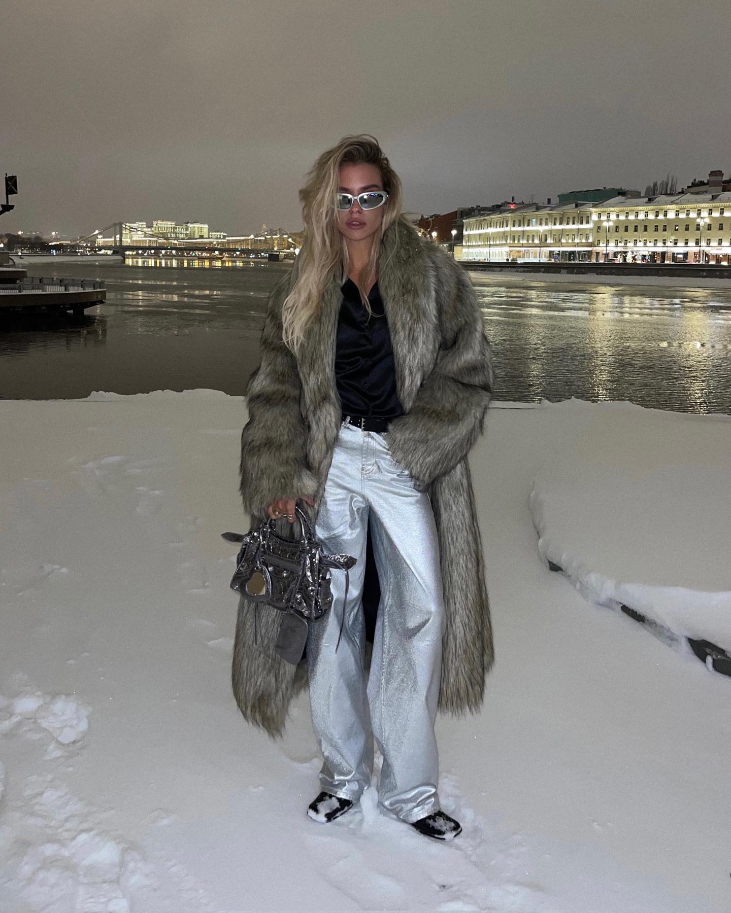 10 Stylish Winter Outfits You Can Actually Wear In The Snow - The Cool ...