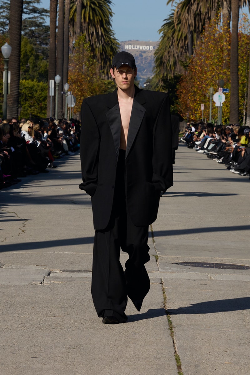 BALENCIAGA ブラック セットアップ Balenciaga Takes Its Fall 2024 Collection To The Streets Of Los