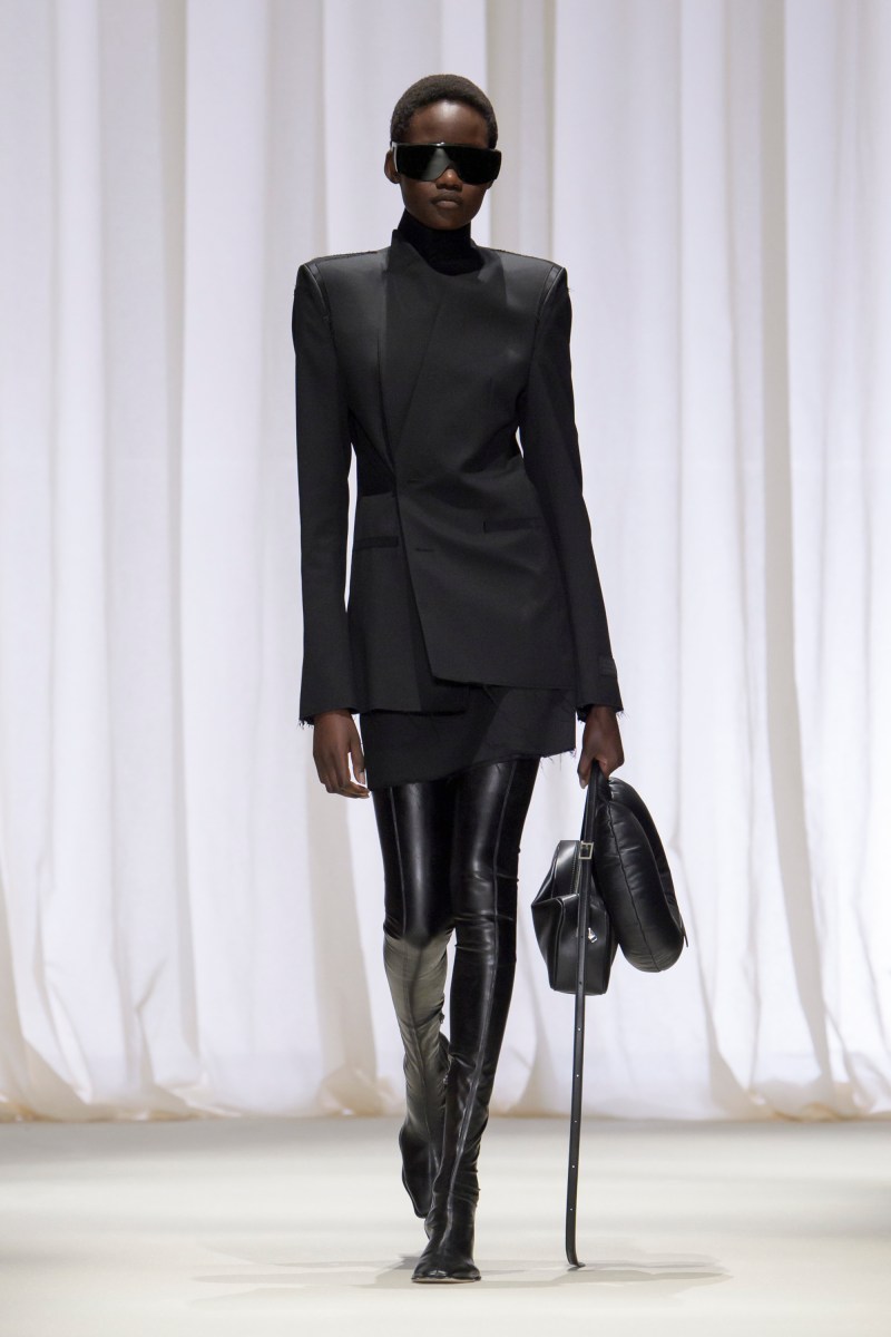 MM6 Maison Margiela Fall 2024 Collection Effortlessly Combines Edginess ...