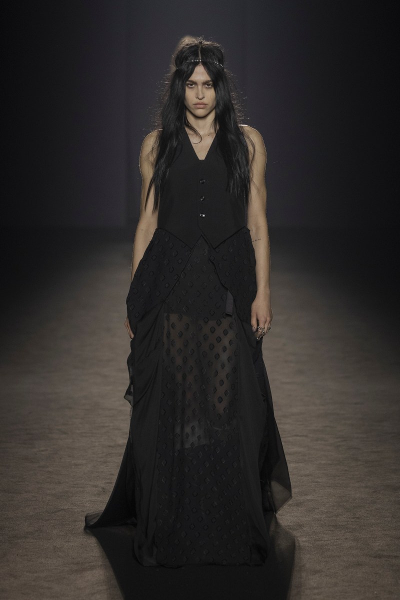 Ann Demeulemeester Fall Winter 2024 Collection Brings A New Wave Of Creativity