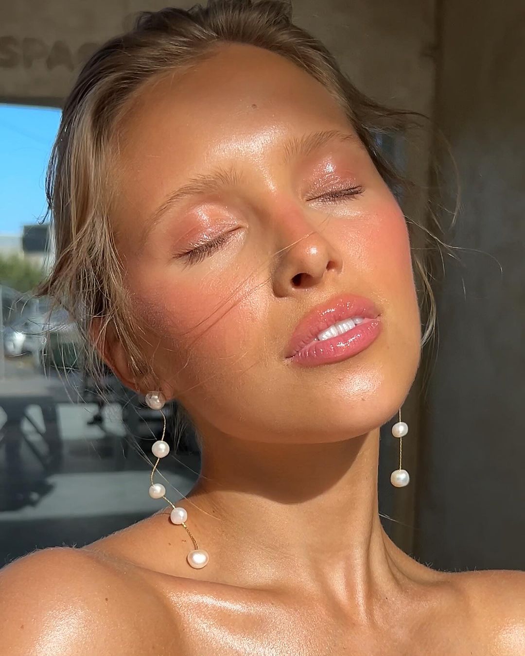 This Dewy Spring Makeup Look Is A Dream