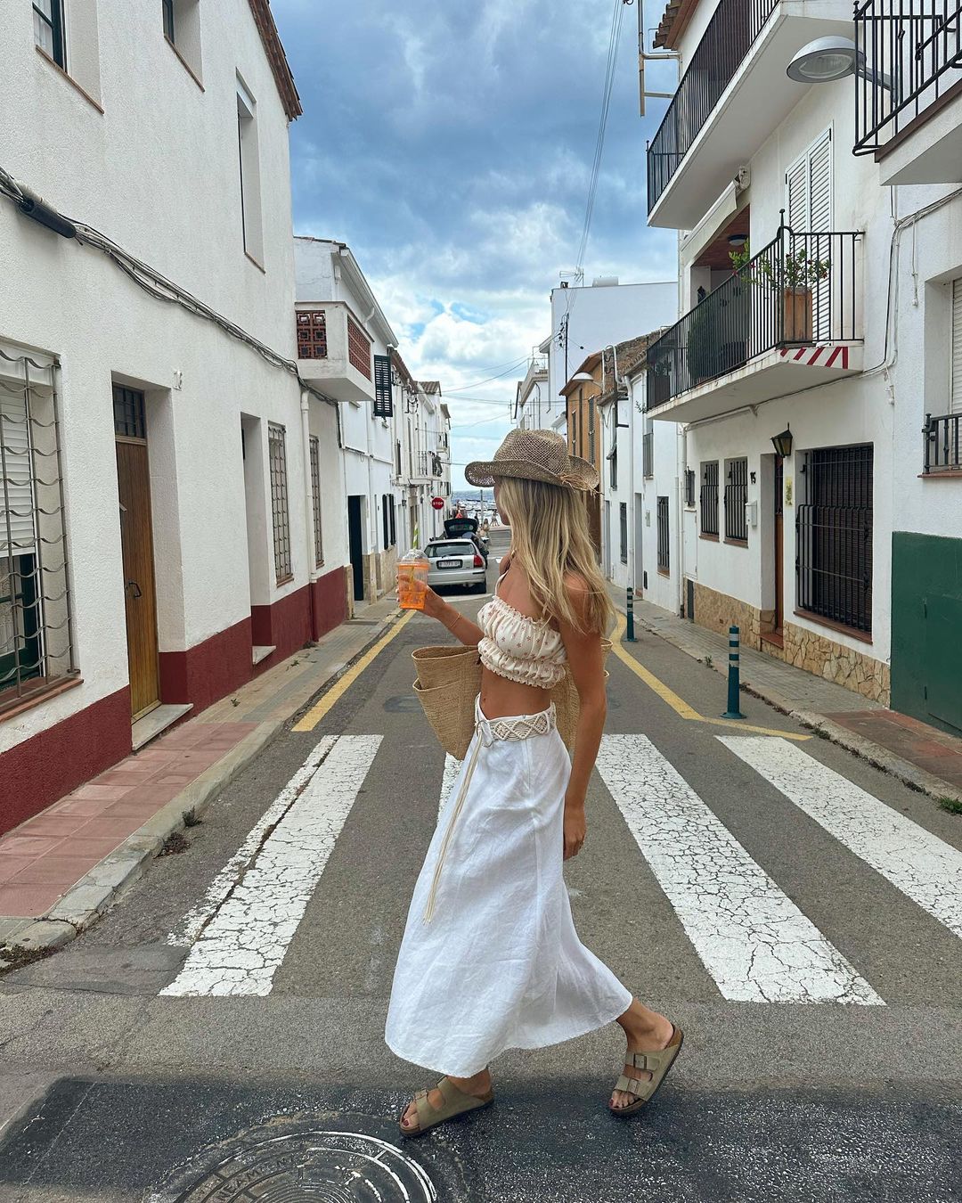 10 Stylish Ways To Wear A White Maxi Skirt
