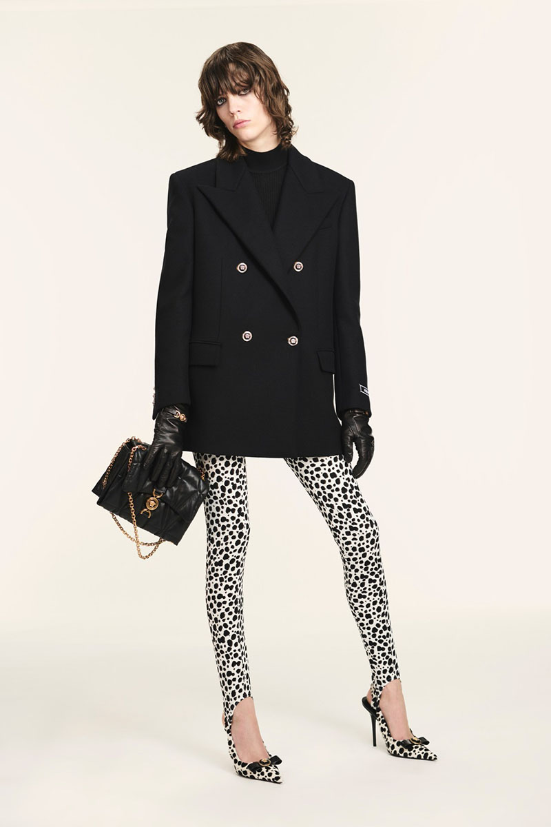 Донателла версаче дом моды. Донателла версаче фото. Донателла версаче в юности. Донателла версаче сейчас. Версаче 2025.