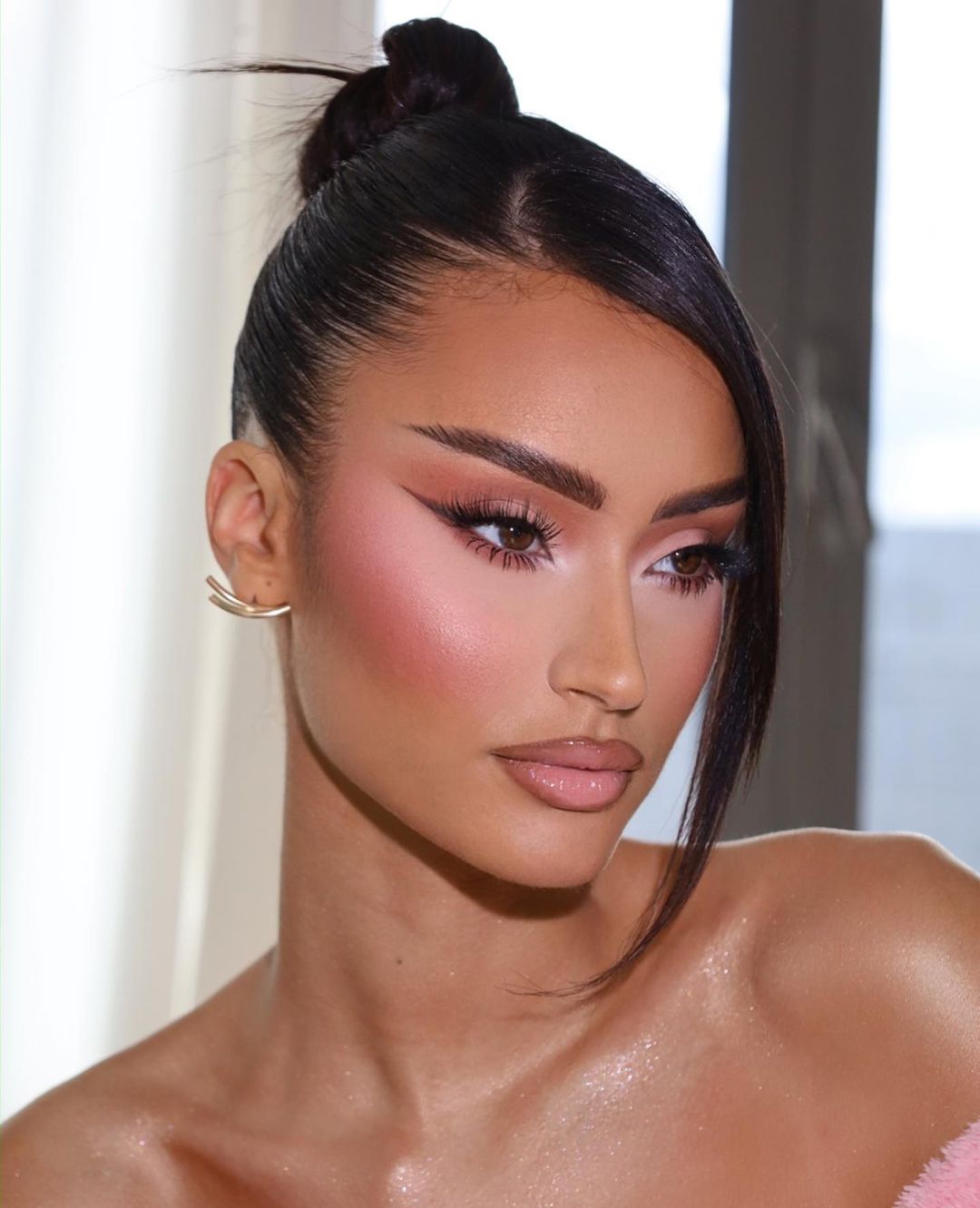 You Need To Try Bubblegum Pink Makeup This Season