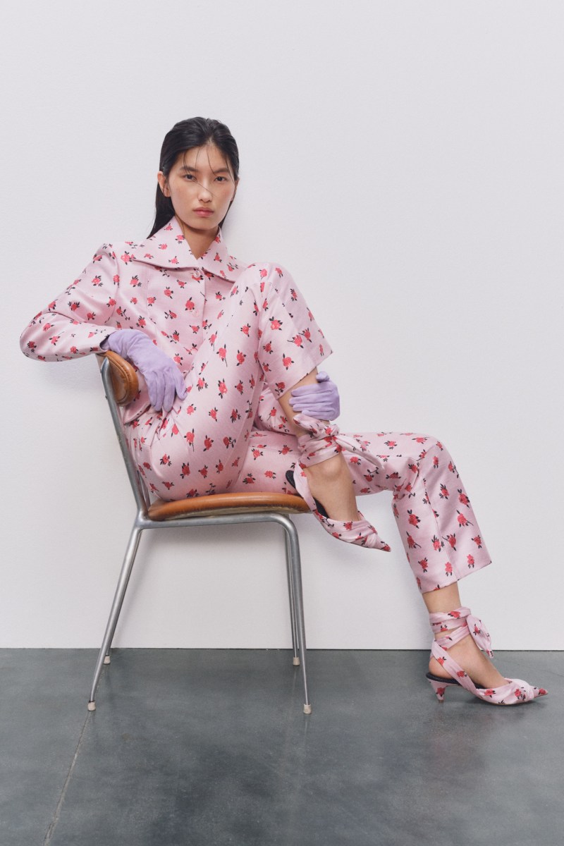 rochas resort 2025 collection mixes youthful energy with timeless elegance 1