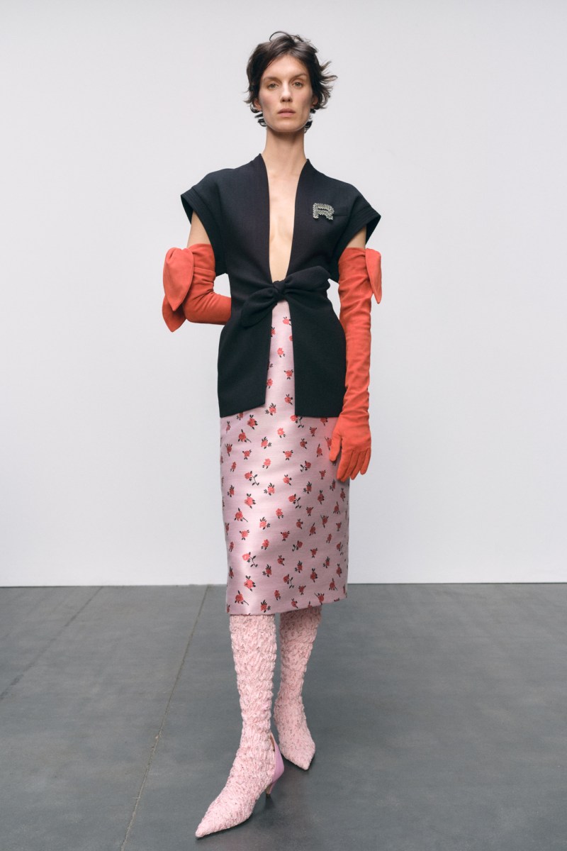 rochas resort 2025 collection mixes youthful energy with timeless elegance 3