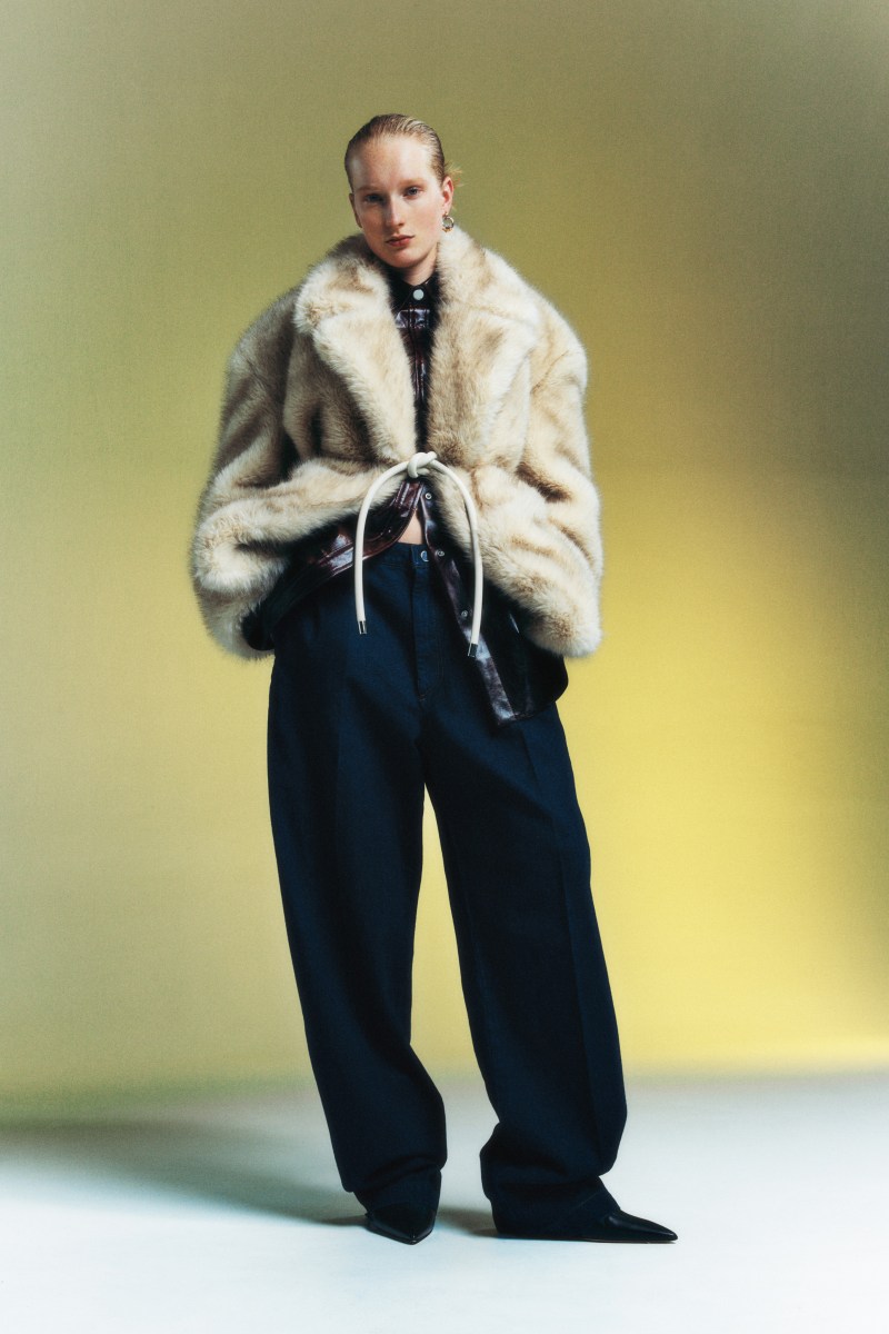 Channel '90S Minimalist Vibe With Sportmax Pre-Fall 2025 Collection