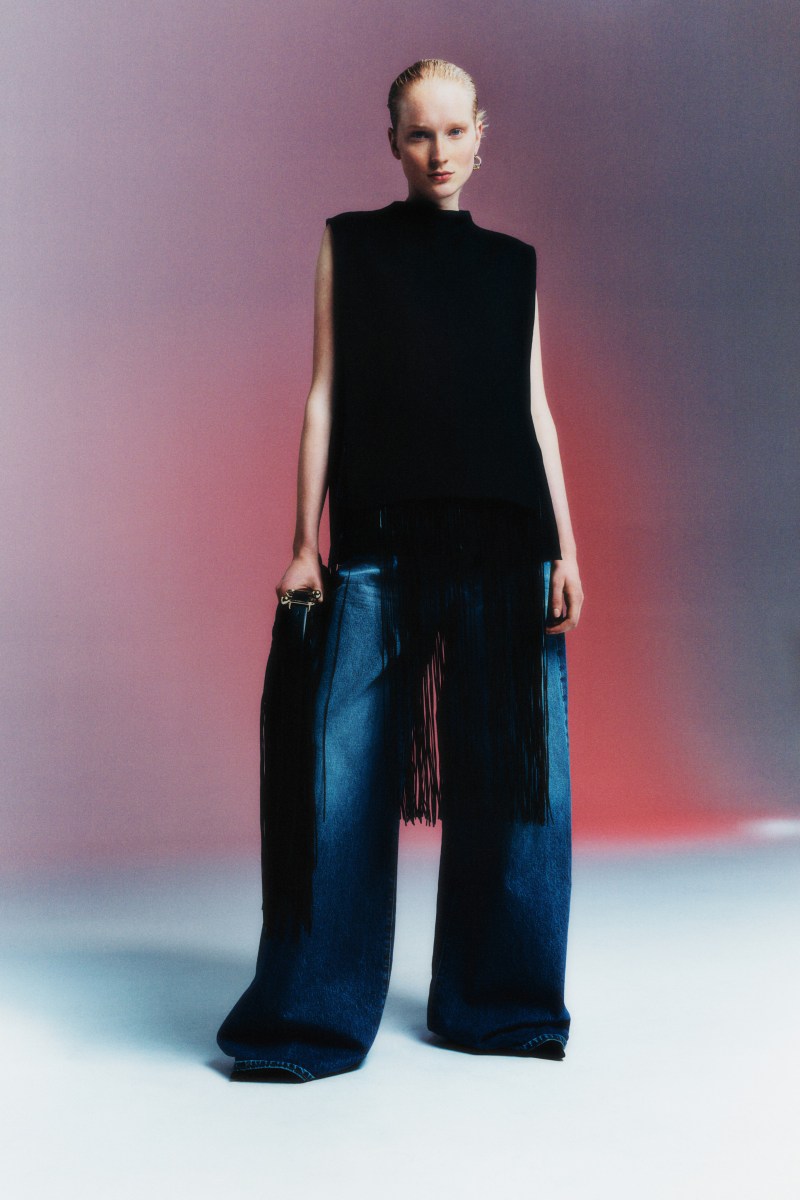 Channel '90S Minimalist Vibe With Sportmax Pre-Fall 2025 Collection