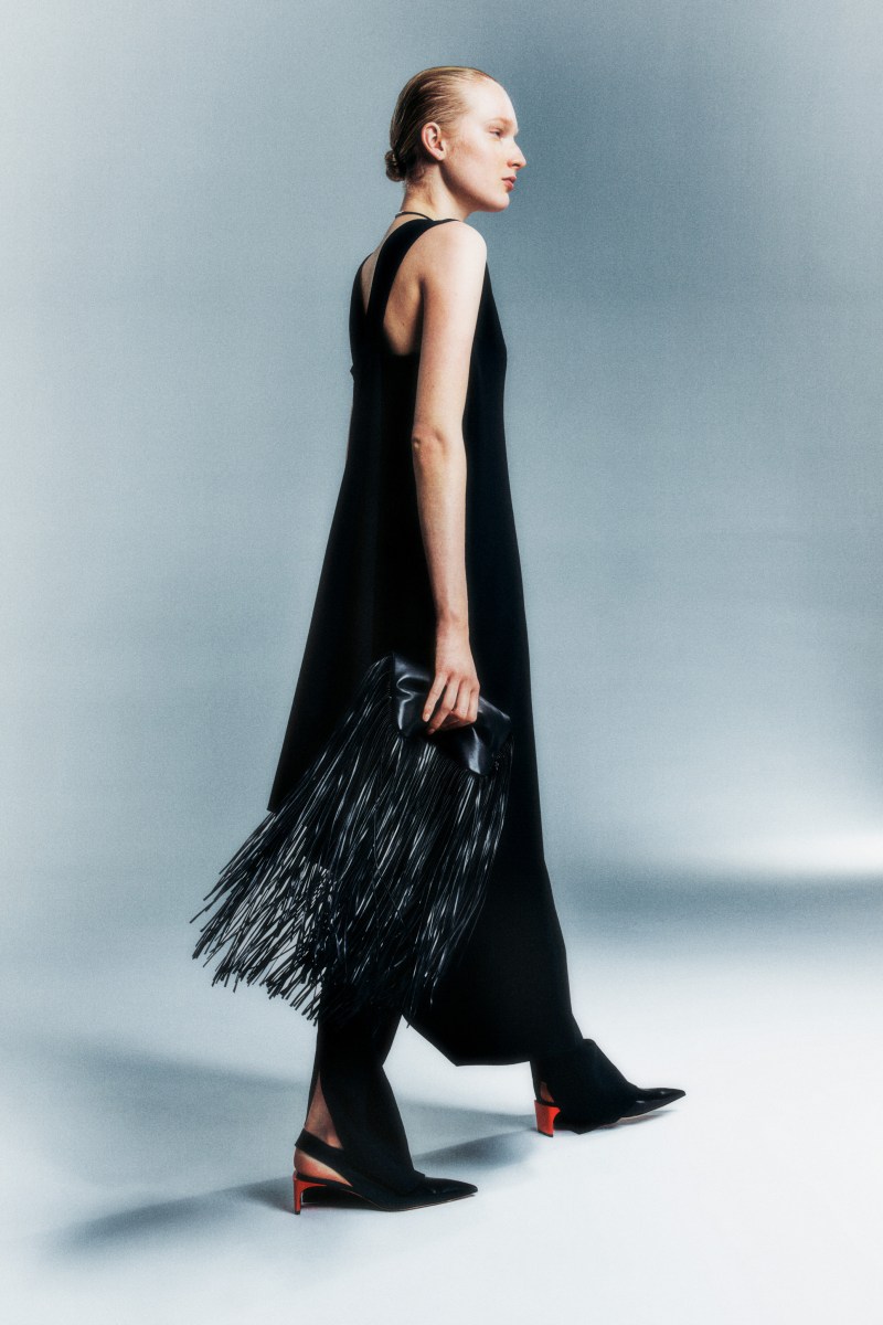 Channel '90S Minimalist Vibe With Sportmax Pre-Fall 2025 Collection