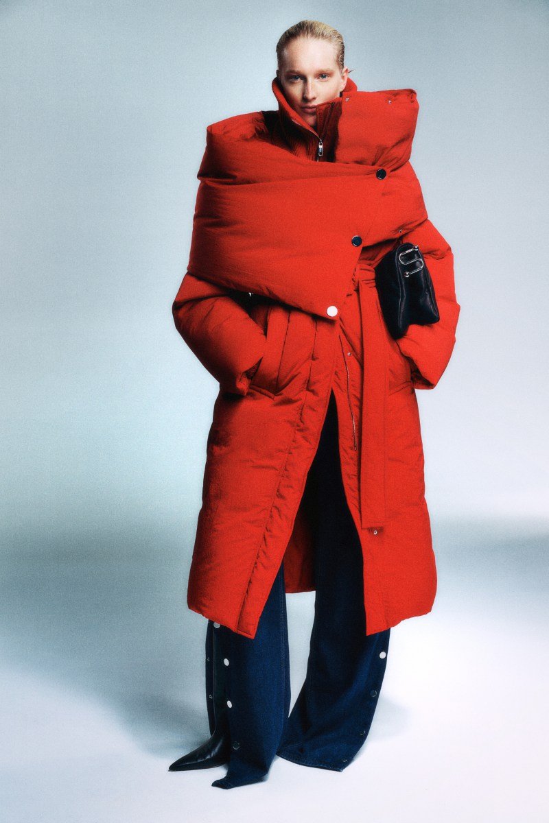 Channel '90S Minimalist Vibe With Sportmax Pre-Fall 2025 Collection