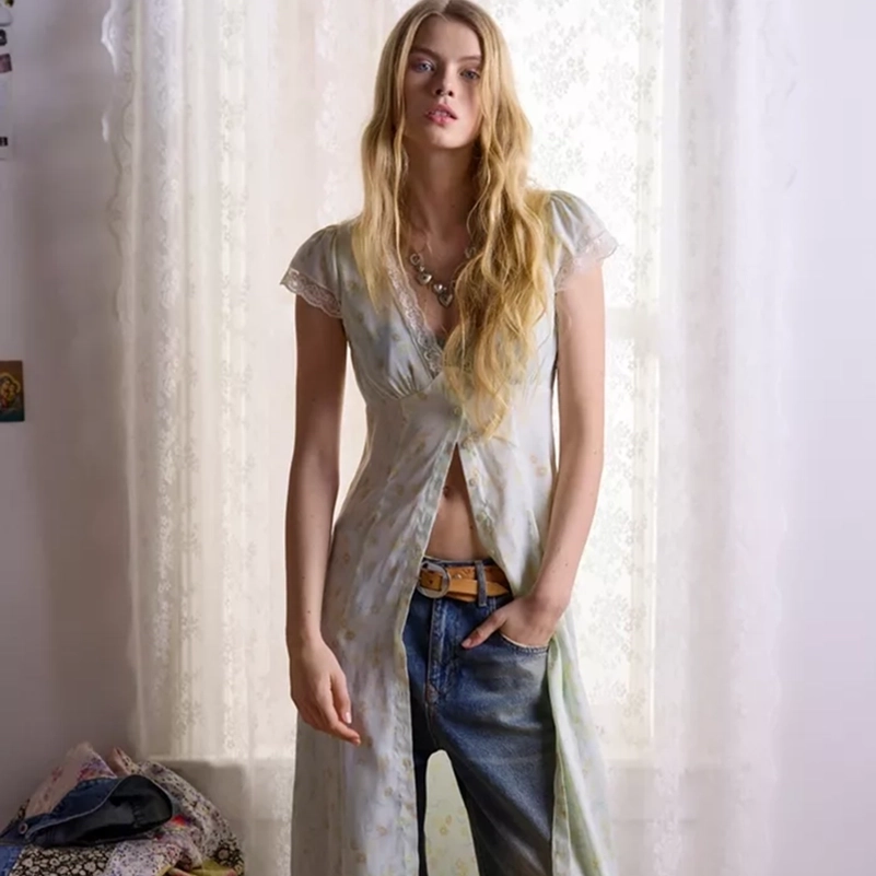 Kimchi Blue Makes Everyday Feminine Dressing A Breeze