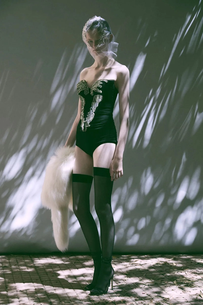 Francesco Scognamiglio's Fall 2025 Couture Collection Is A Mythical Masterpiece