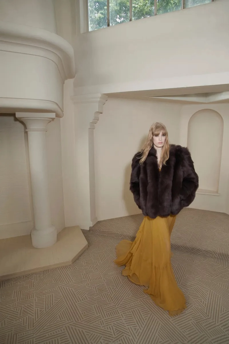 Chloé Resort 2026 Collection Marks A Bold New Era Under Chemena Kamali