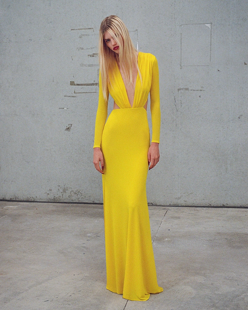 Alex Perry Pre-Fall 2025 Is Tailored For The Spotlight
