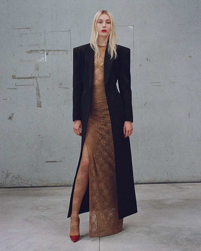 Alex Perry Pre-Fall 2025 Is Tailored For The Spotlight