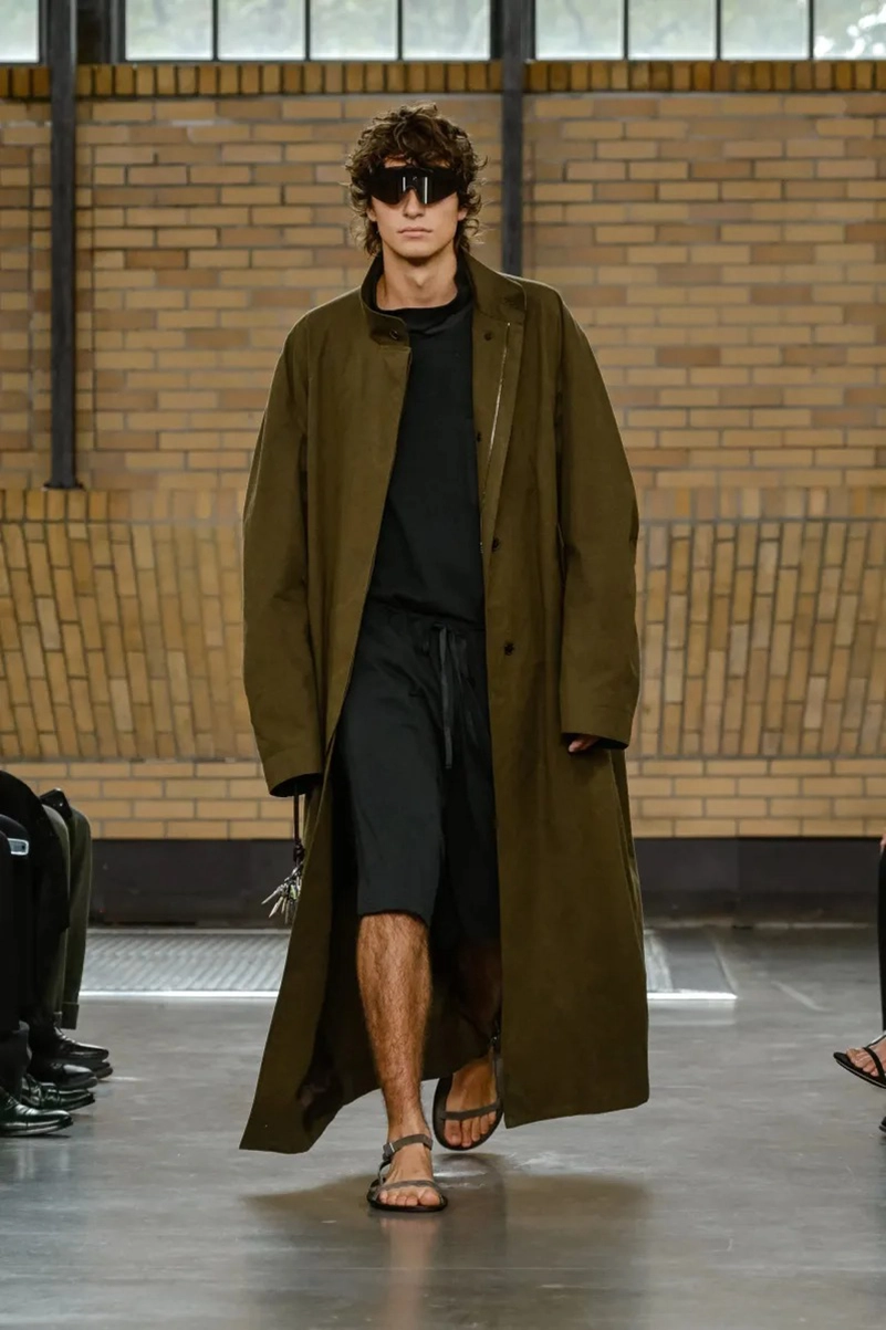 Calvin Klein Spring 2026 Redefines Minimalism For The Modern City