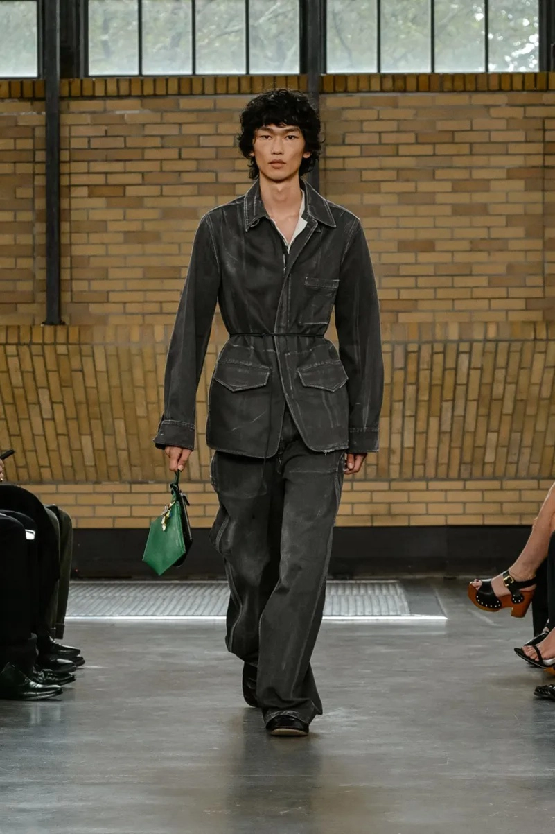Calvin Klein Spring 2026 Redefines Minimalism For The Modern City