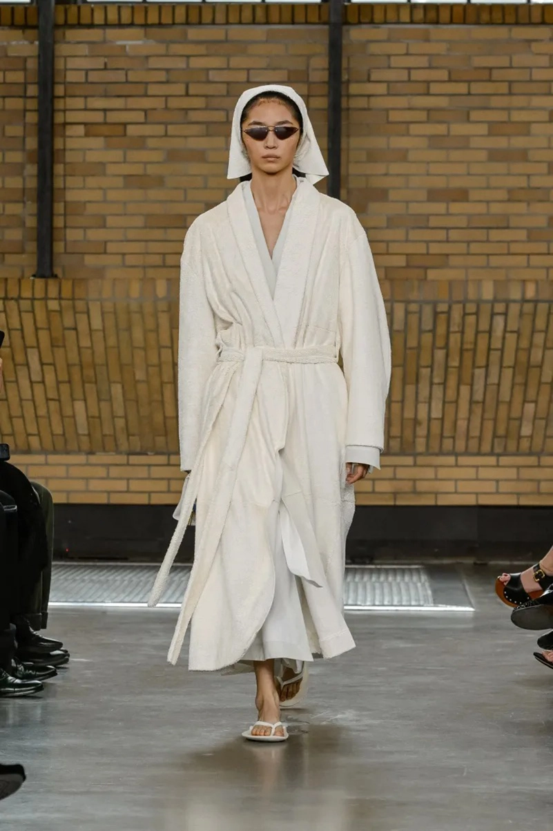 Calvin Klein Spring 2026 Redefines Minimalism For The Modern City