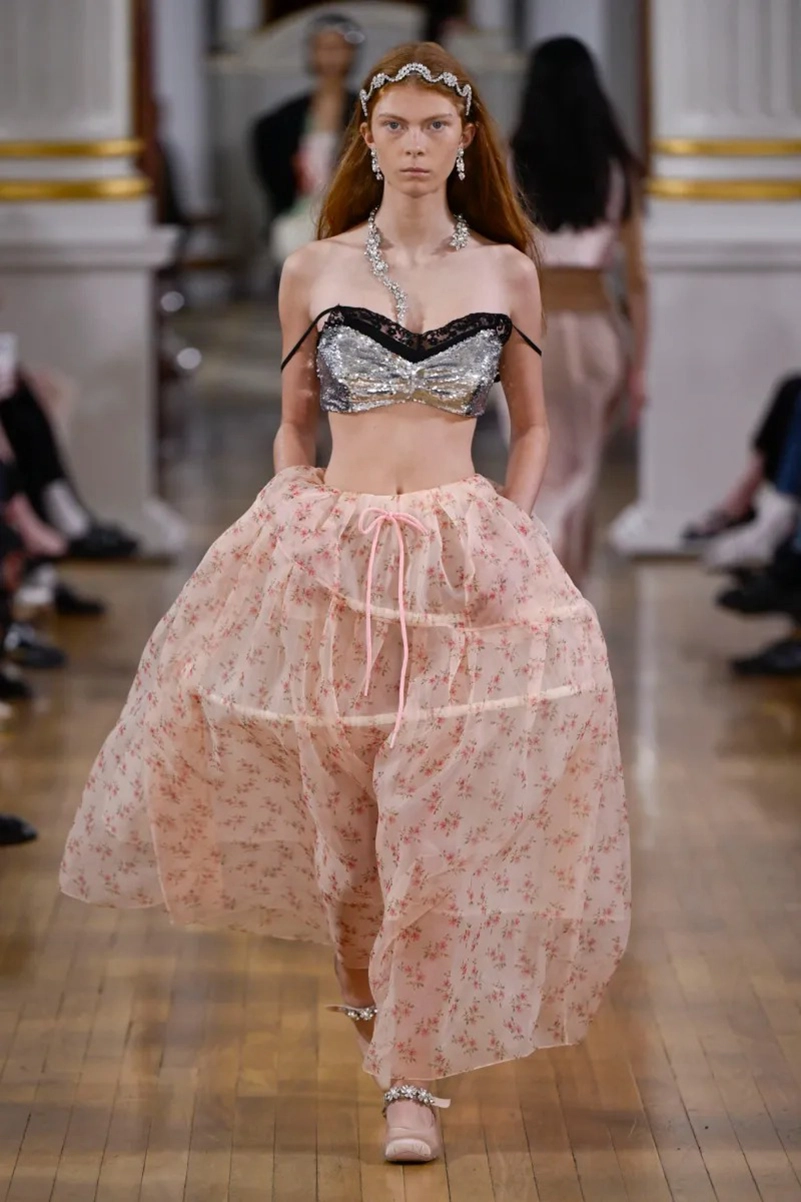 Simone Rocha Spring 2026 Brings Nostalgia into Defiant Femininity