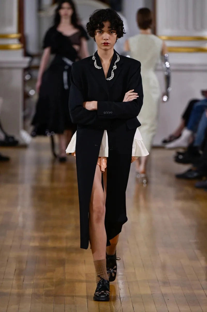 Simone Rocha Spring 2026 Brings Nostalgia into Defiant Femininity