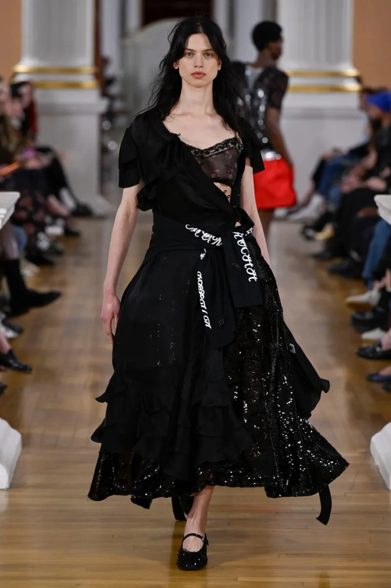 Simone Rocha Spring 2026 Brings Nostalgia into Defiant Femininity