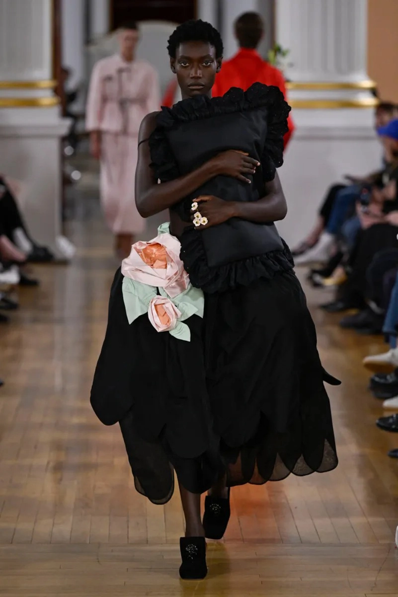 Simone Rocha Spring 2026 Brings Nostalgia into Defiant Femininity