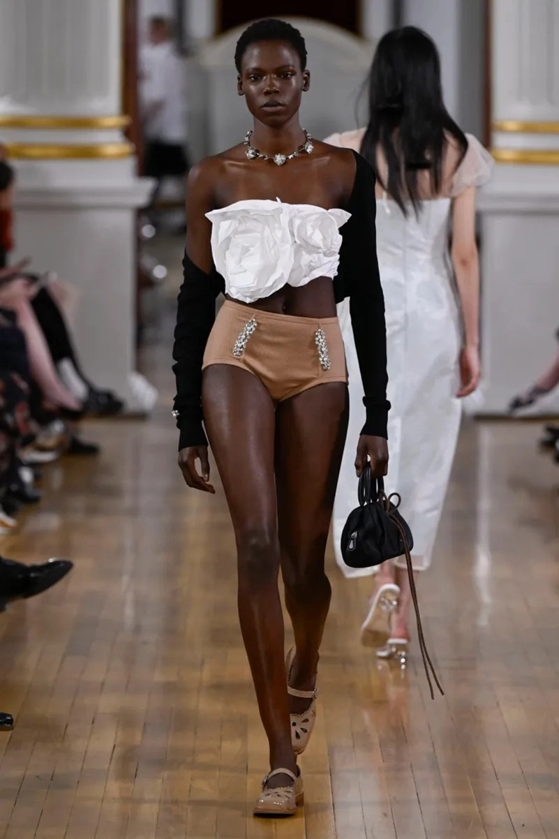 Simone Rocha Spring 2026 Brings Nostalgia into Defiant Femininity
