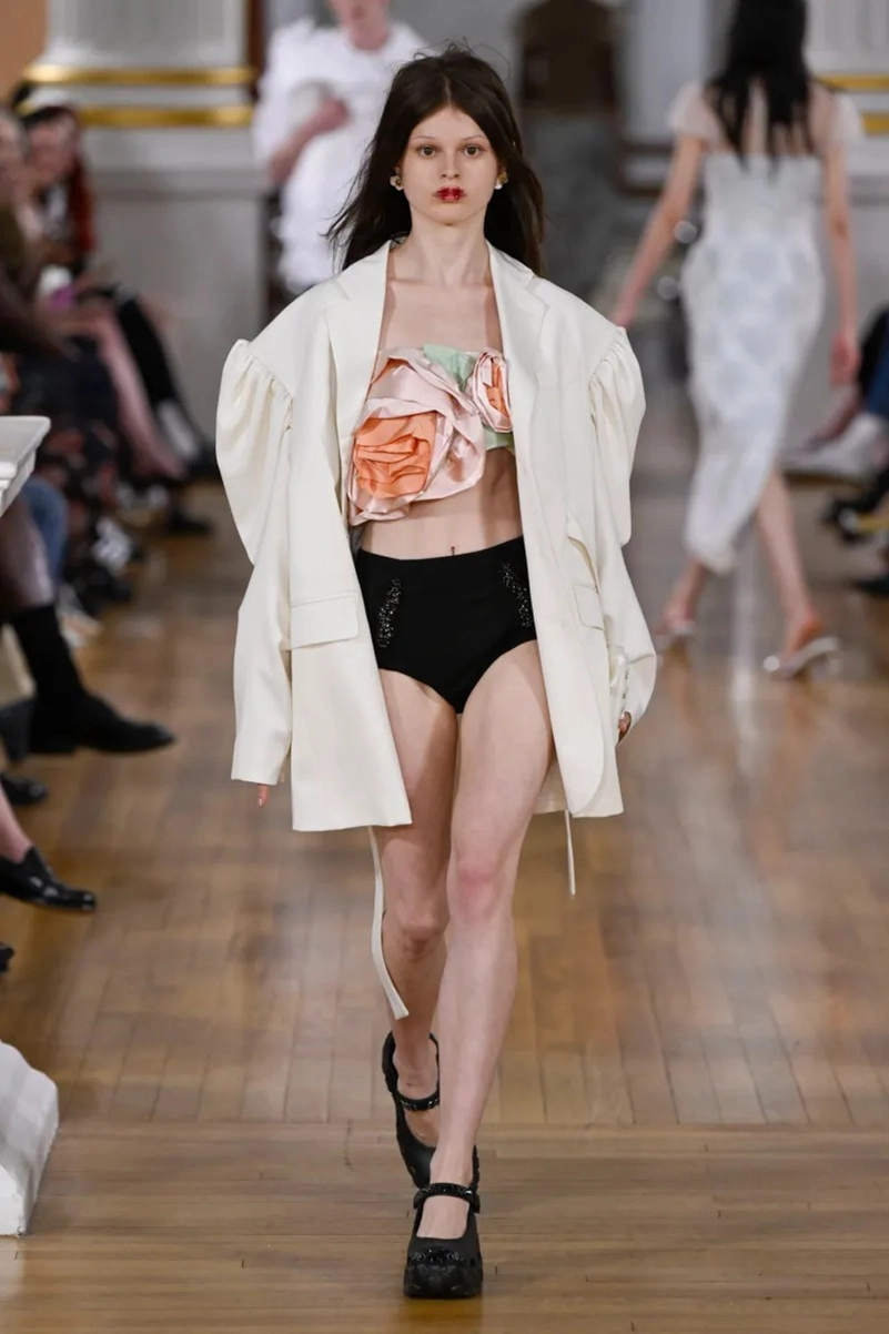 Simone Rocha Spring 2026 Brings Nostalgia into Defiant Femininity