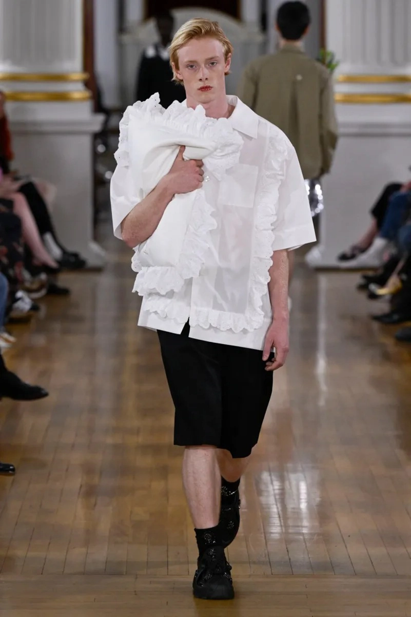 Simone Rocha Spring 2026 Brings Nostalgia into Defiant Femininity