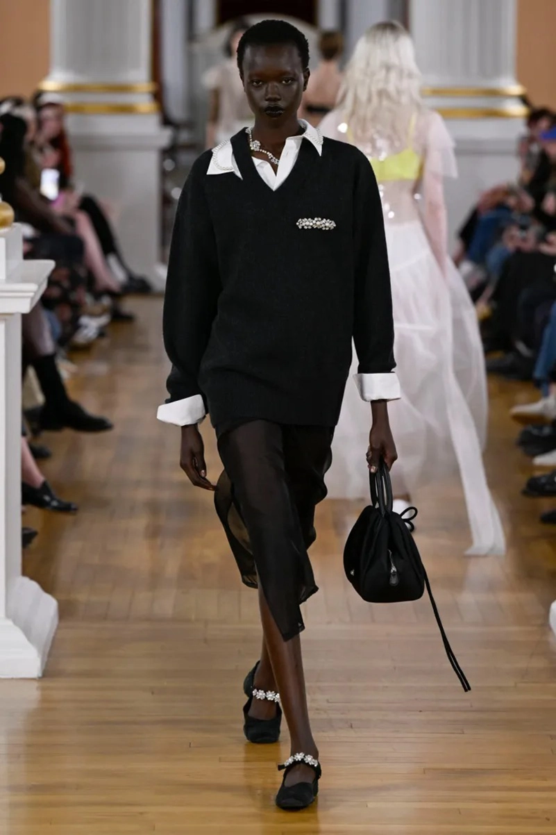Simone Rocha Spring 2026 Brings Nostalgia into Defiant Femininity