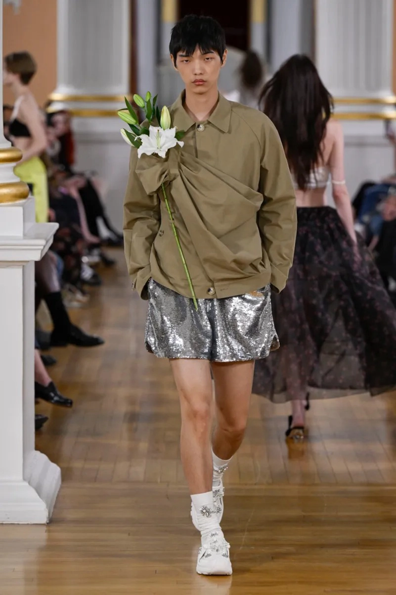 Simone Rocha Spring 2026 Brings Nostalgia into Defiant Femininity