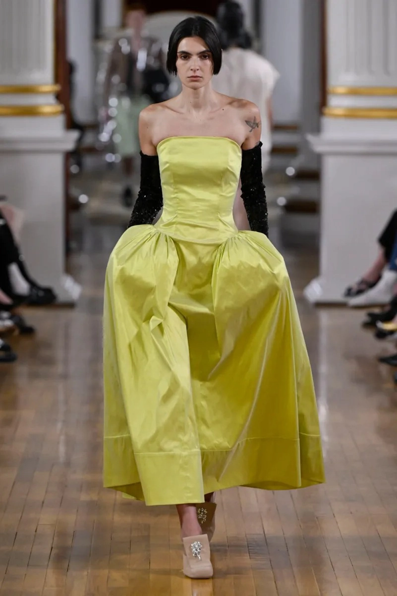 Simone Rocha Spring 2026 Brings Nostalgia into Defiant Femininity