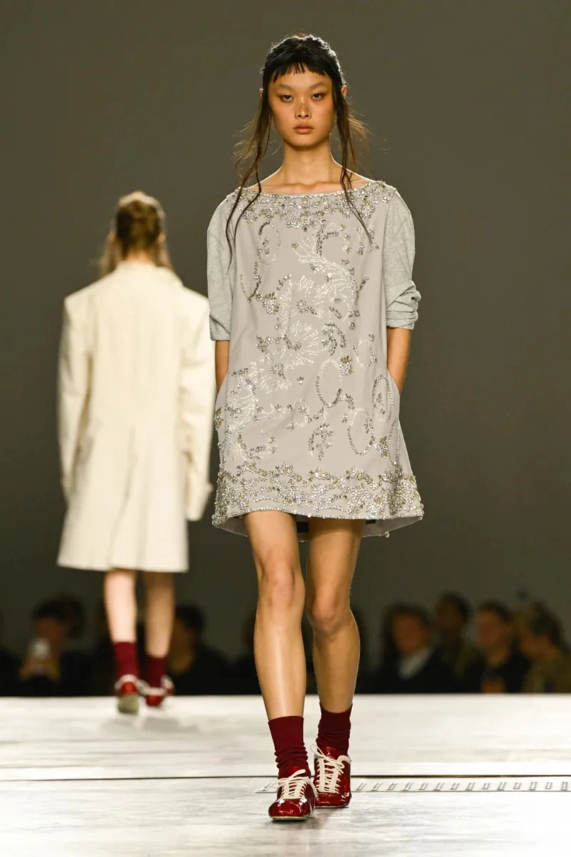 Dries Van Noten Spring 2026 Rides the Surf of Color and Light