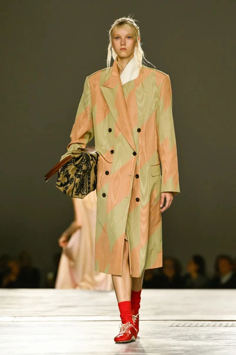 Dries Van Noten Spring 2026 Rides the Surf of Color and Light