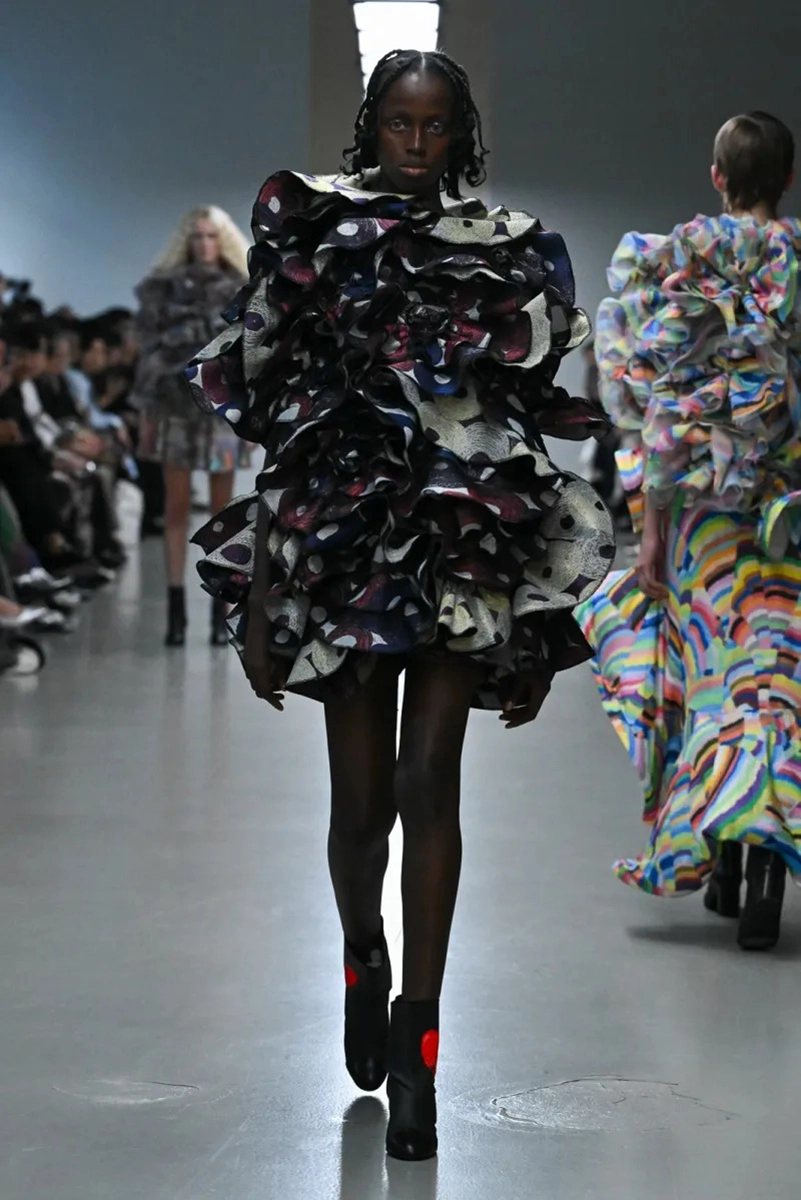Anrealage Spring 2026 Turns Movement Into A Living Art Form