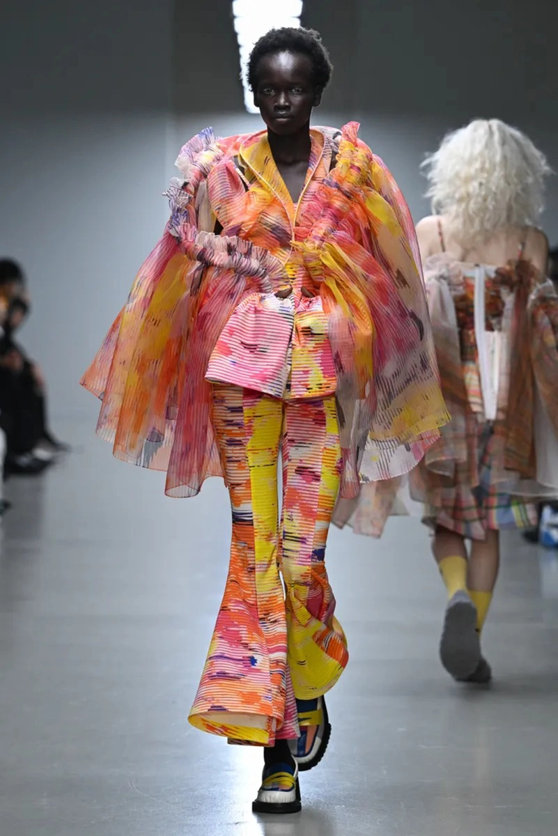 Anrealage Spring 2026 Turns Movement Into A Living Art Form