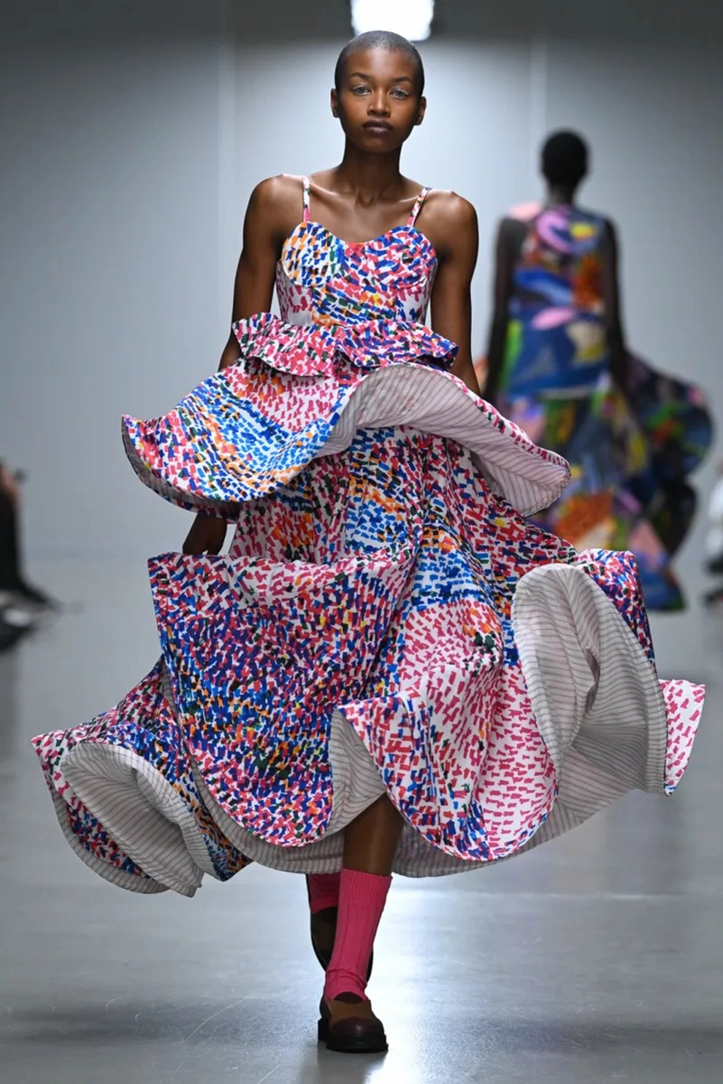 Anrealage Spring 2026 Turns Movement Into A Living Art Form