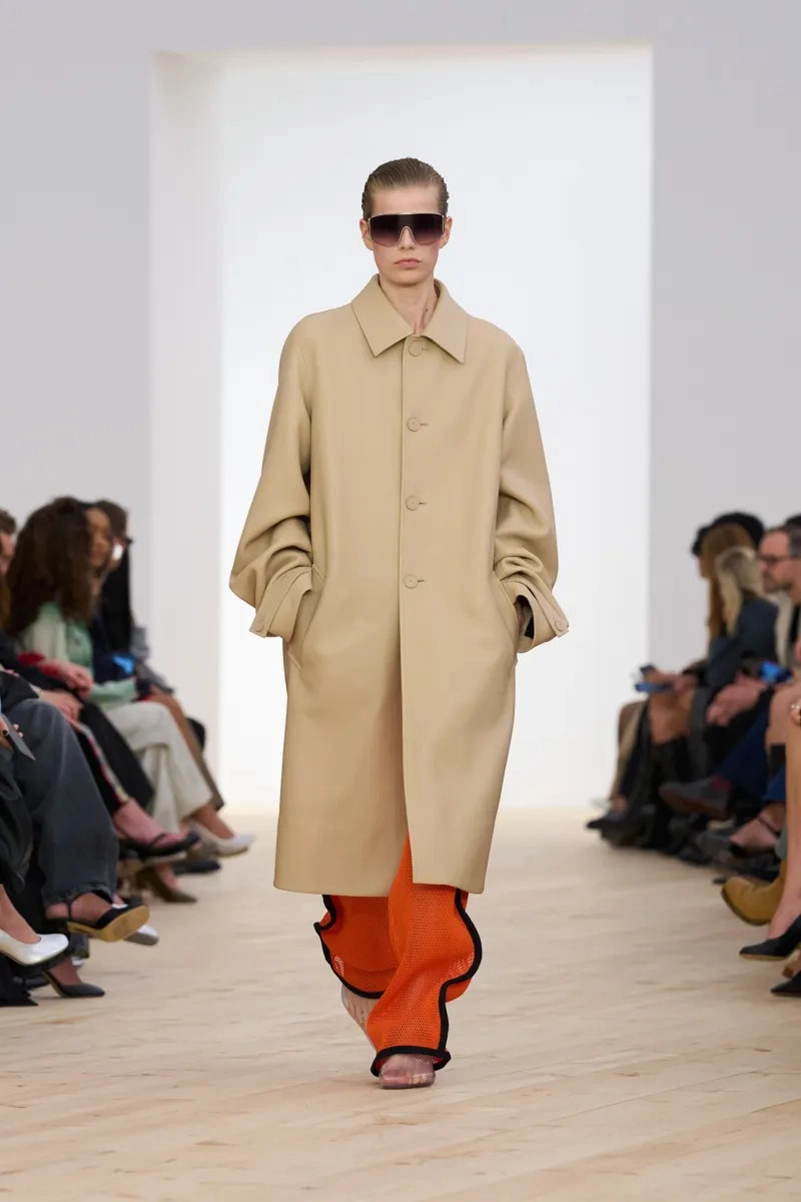 Loewe Spring 2026 Shapes the Future of Luxury With Bold Color
