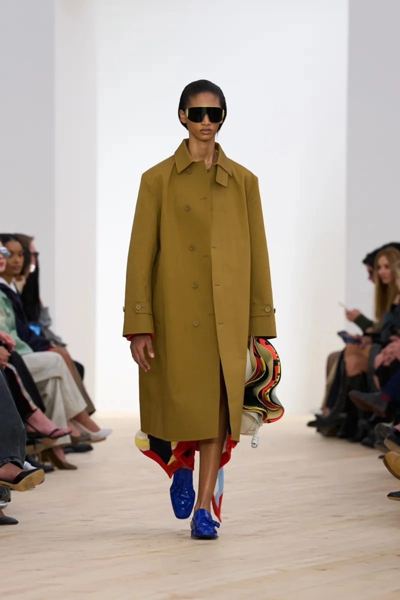 Loewe Spring 2026 Shapes the Future of Luxury With Bold Color