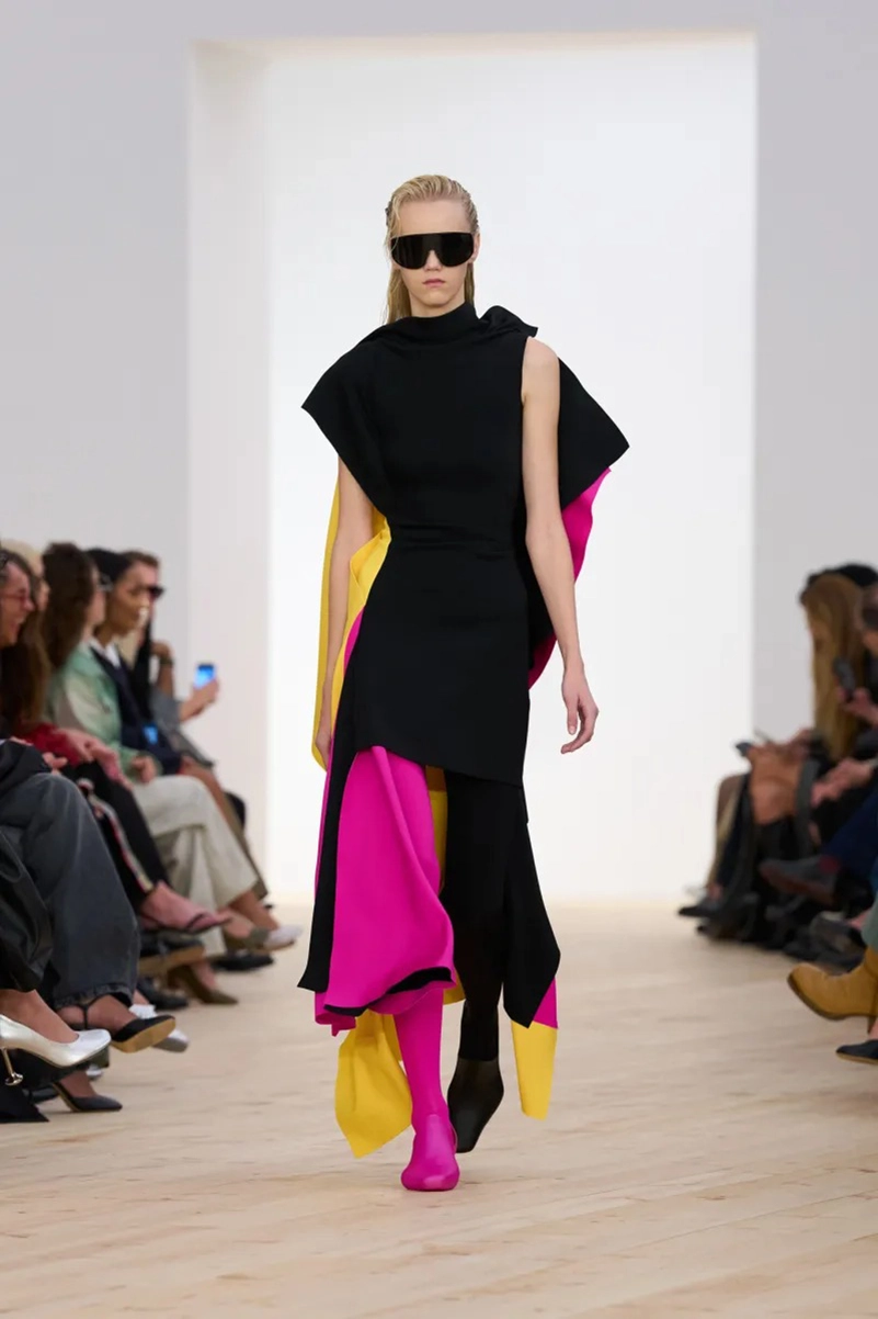 Loewe Spring 2026 Shapes the Future of Luxury With Bold Color