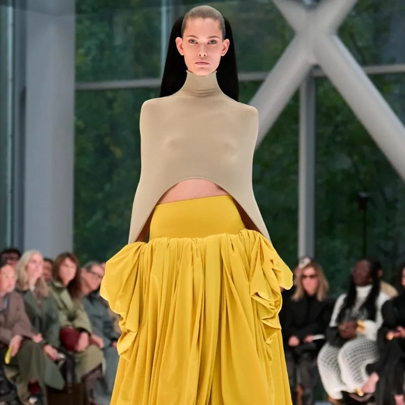 Pieter Mulier Brings Timeless Elegance to Alaïa’s Spring 2026 Chapter