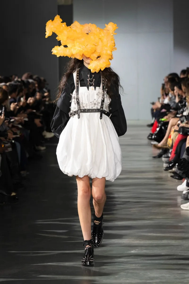 Noir Kei Ninomiya Spring 2026 Shapes Dreamlike Couture With Subversive Edge