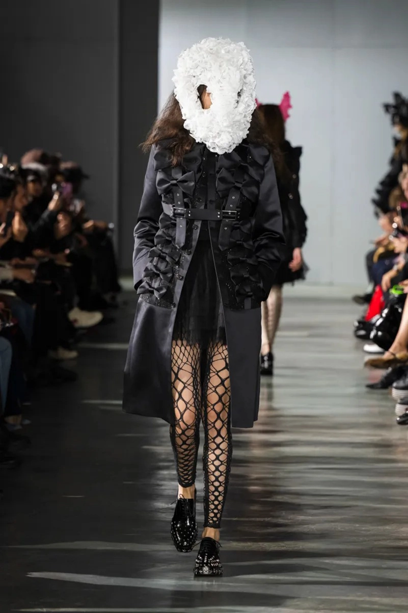 Noir Kei Ninomiya Spring 2026 Shapes Dreamlike Couture With Subversive Edge